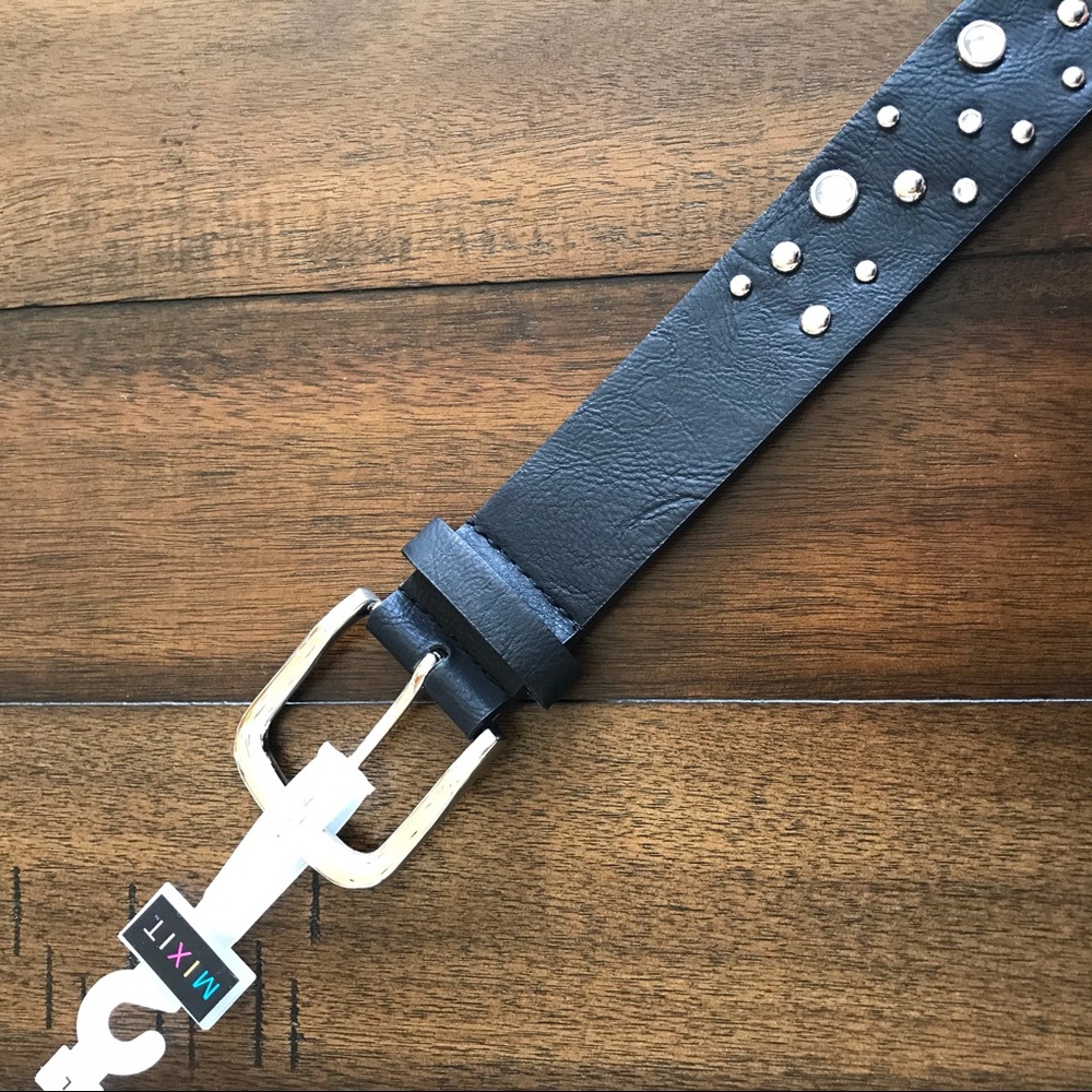 NWT Mixit black studded belt